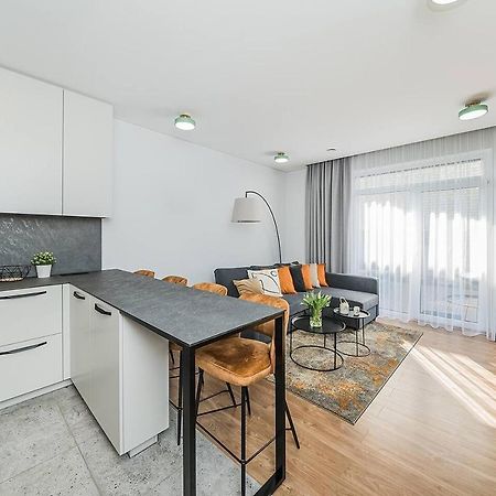 Lovely Apartment With Private Terrace By Urban Rent Kaunas Luaran gambar