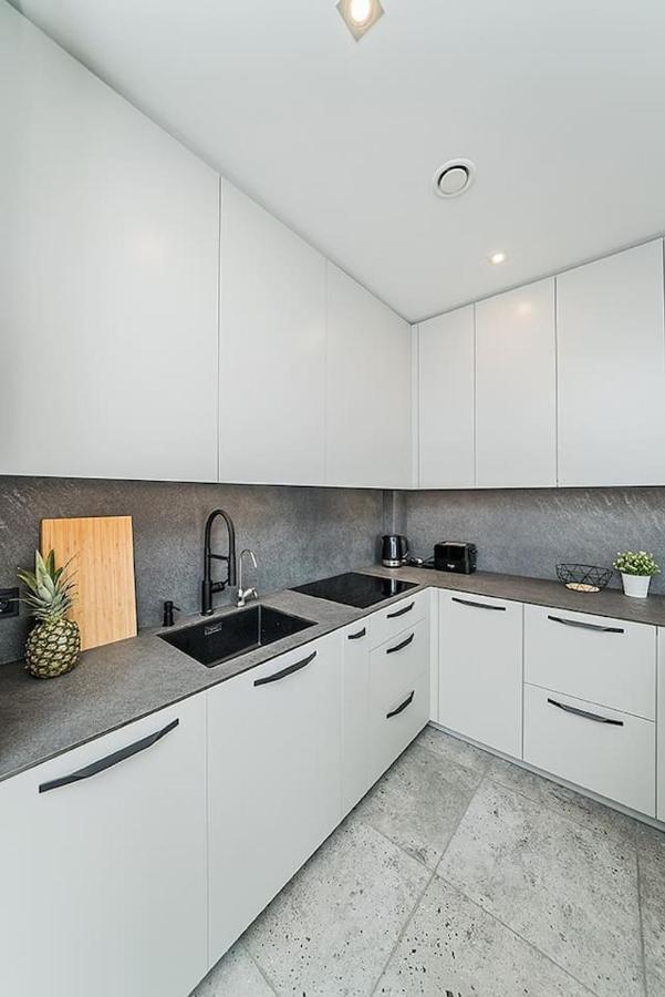Lovely Apartment With Private Terrace By Urban Rent Kaunas Luaran gambar