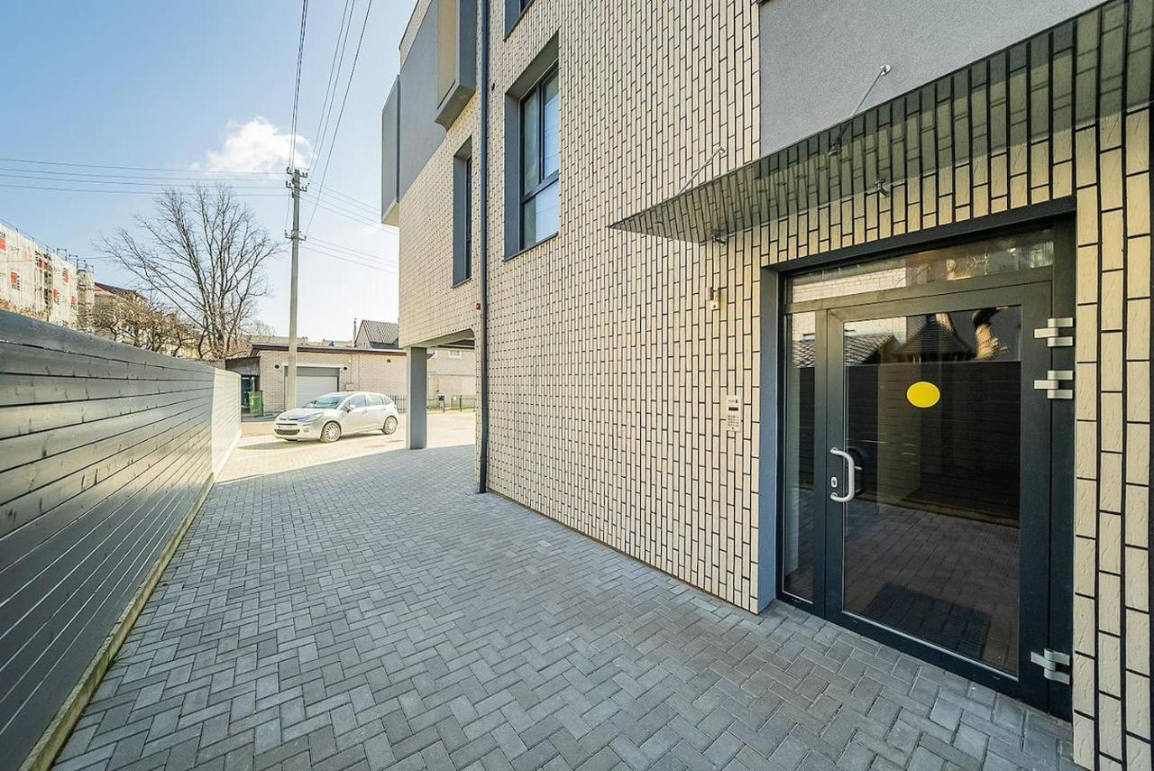 Lovely Apartment With Private Terrace By Urban Rent Kaunas Luaran gambar