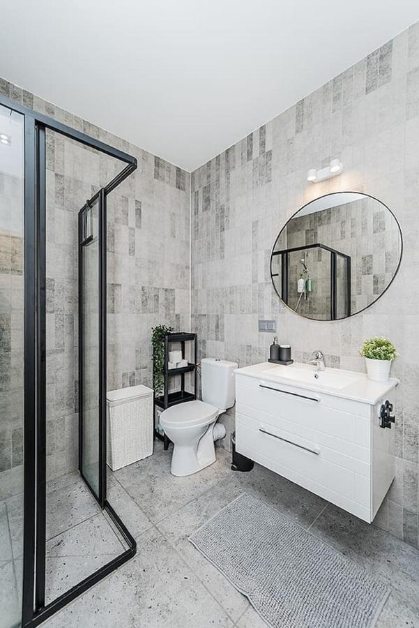 Lovely Apartment With Private Terrace By Urban Rent Kaunas Luaran gambar