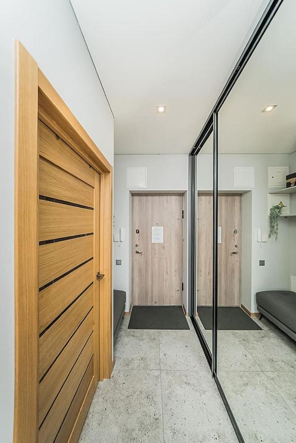 Lovely Apartment With Private Terrace By Urban Rent Kaunas Luaran gambar