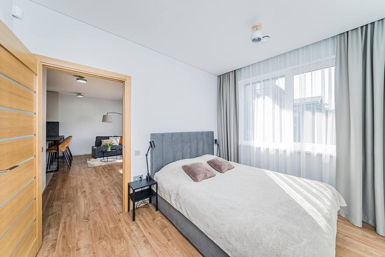 Lovely Apartment With Private Terrace By Urban Rent Kaunas Luaran gambar
