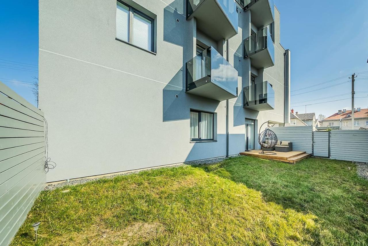 Lovely Apartment With Private Terrace By Urban Rent Kaunas Luaran gambar