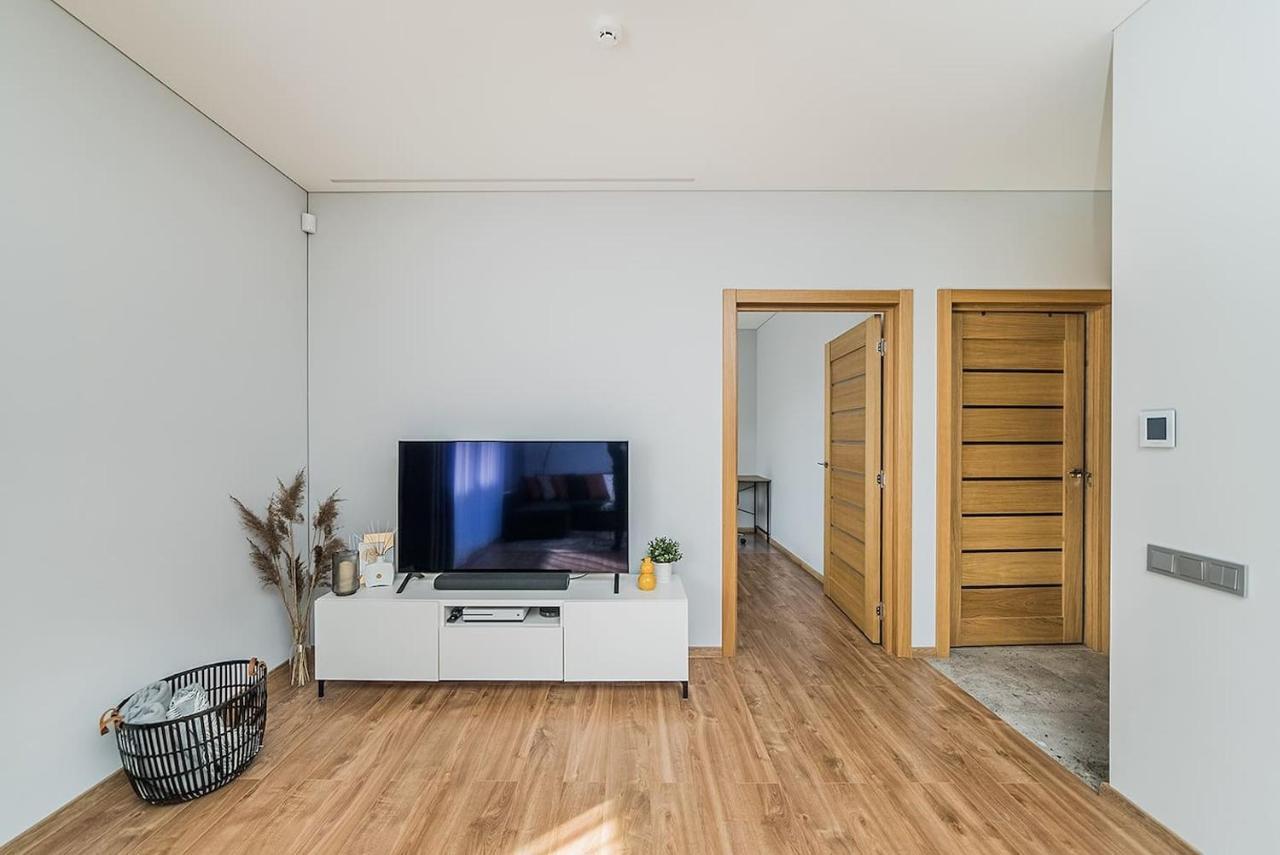 Lovely Apartment With Private Terrace By Urban Rent Kaunas Luaran gambar